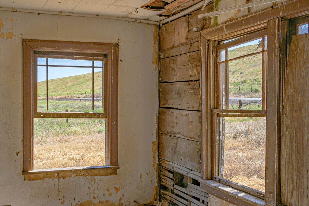 It is rare to find an abandoned home that hasn't been covered in graffiti and vandalized, even in rural America. This one sits outside of Washtucna, Washington.