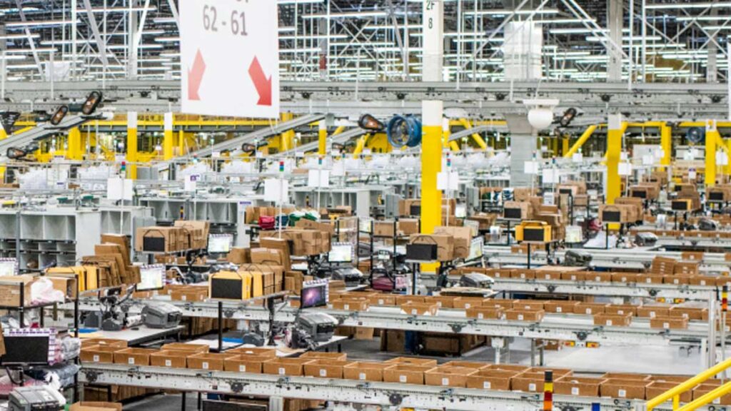 Amazon unionbuster calls Black organizers "thugs" at NYC