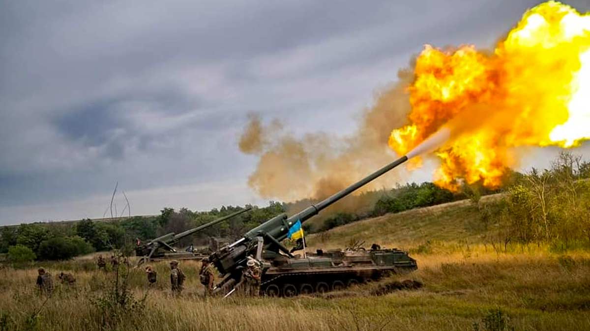 Self-propelled artillery fires on Russian positions in Ukraine