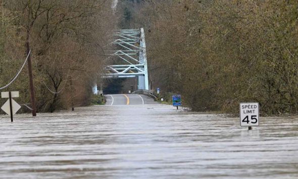 Flooding in Duvall, Washington at the 124th Street Bridge