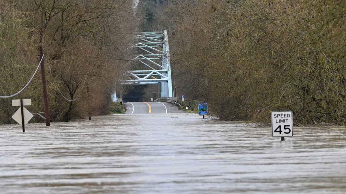 Flooding in Duvall, Washington at the 124th Street Bridge