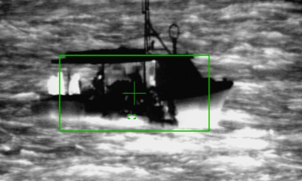Infrared image of a fishing vessel smuggling cocaine intercepted between Venezuela and Barbados, February 3, 2026 - Forces Armées aux Antilles