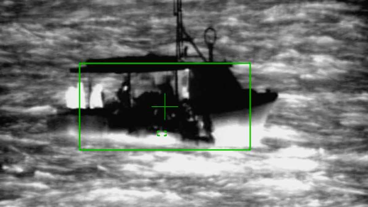 Infrared image of a fishing vessel smuggling cocaine intercepted between Venezuela and Barbados, February 3, 2026 - Forces Armées aux Antilles